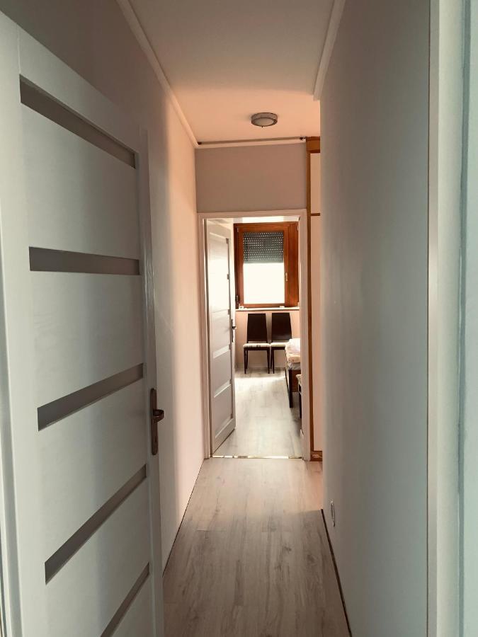 Modern Two Bedroom Flat With Balcony Lenti Luaran gambar
