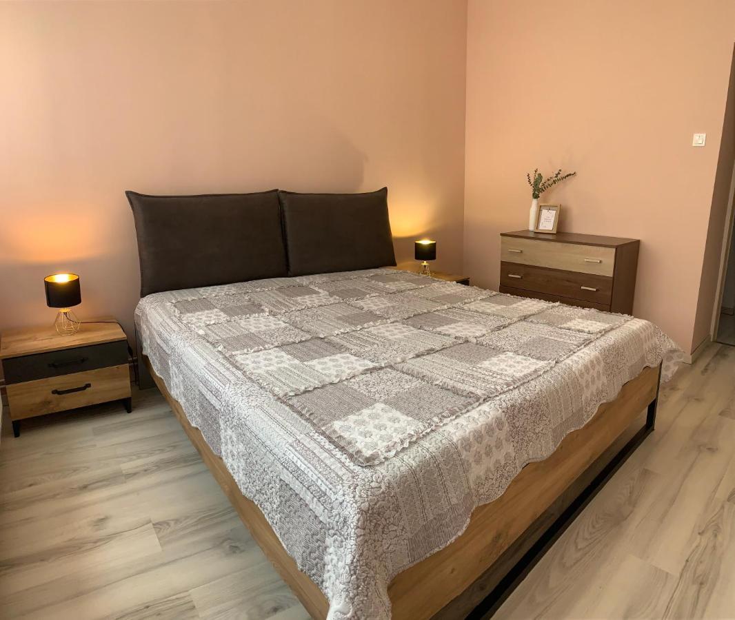 Modern Two Bedroom Flat With Balcony Lenti Luaran gambar