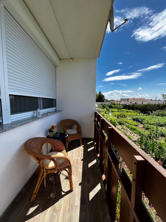 Modern Two Bedroom Flat With Balcony Lenti Luaran gambar